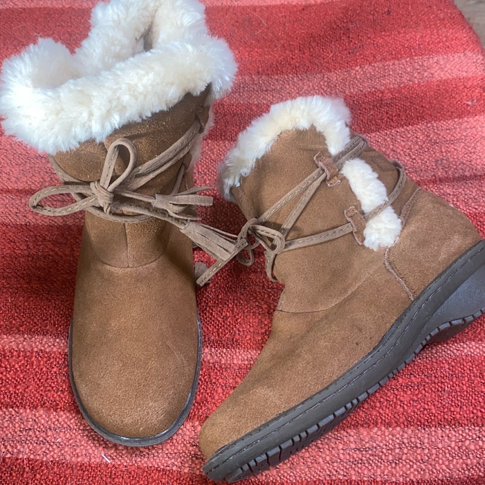 WOMENS BEARPAWS SHERLING LINED BOOTIE SZ 7